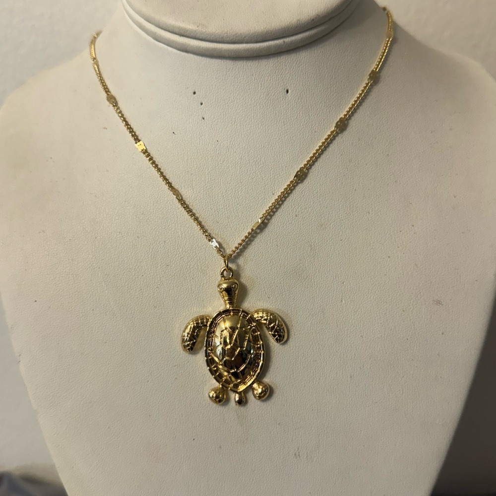 LEAF STATEMENT NECKLACE